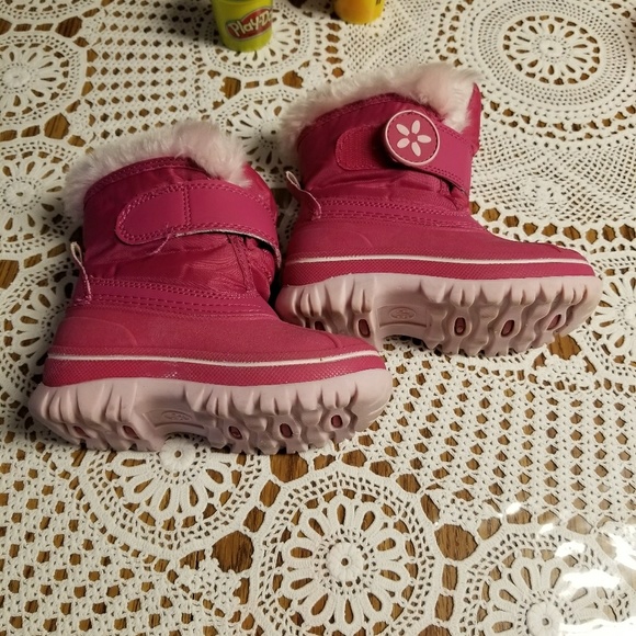 ❤❤SOLD❤❤ Kids snow boots - Picture 2 of 6